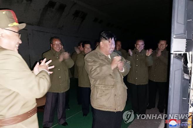 북한, 어제 핵운용 장거리순항미사일 시험발사…김정은, 현지지도 (평양 조선중앙통신=연합뉴스) 북한 김정은 국무위원장이 12일 전술핵운용부대에 배치된 장거리전략순항미사일 시험발사를 현지에서 지도했다고 조선중앙통신이 13일 보도했다. 발사된 2기의 장거리전략순항미사일은 조선 서해 상공에 설정된 타원 및 8자형 비행궤도를 따라 1만234초를 비행해 2천㎞ 계선의 표적을 명중타격했다고 통신은 전했다. 2022.10.13 
    [국내에서만 사용가능. 재배포 금지. For Use Only in the Republic of Korea. No Redistribution] nkphoto@yna.co.kr