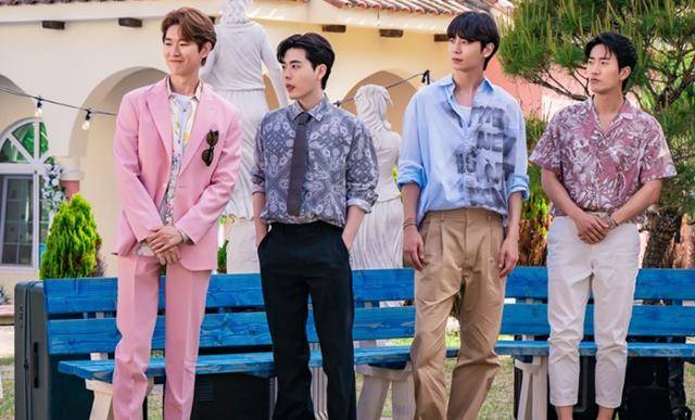 '얼어죽을 연애따위'는 배우들의 열연을 통해 연애 예능과 관련된 이야기들을 담는다. 이 작품은 20년 절친 여름과 재훈이 연애 리얼리티쇼 PD와 출연자로 만나 뜻밖의 연애 감정을 느끼게 되는 과정을 그린다. ENA 제공