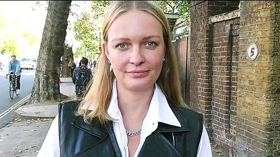 전직 모델출신인 크셰니아 막시모바(사진)는 블라디미르 푸틴 러시아 대통령이 지난달 부분 동원령을 선포한 후 해외로 도피하려는 러시아인들을 돕고 있다. 사진 트위터 캡처