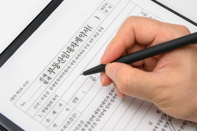 서울 28개 역세권 청년주택의 전용면적은 평균 26㎡(7.9평), 보증금과 월세는 평균 5420만원·55만원으로 조사됐다. 관리비는 평균 10만4000원이었다. /사진=이미지투데이