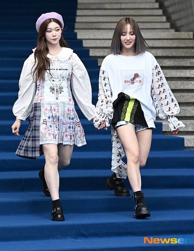 츠키-문수아 ‘손잡고 패션위크 출근’