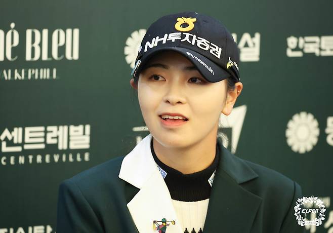 [서울=뉴시스]이가영 2022동부건설 한국토지신탁 챔피언십 FR 우승 인터뷰. 2022.10.16. (사진=한국여자프로골프협회 제공) *재판매 및 DB 금지