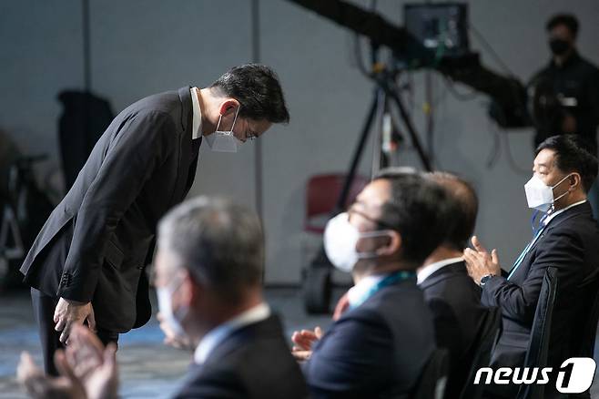 이재용 삼성전자 부회장이 17일 오후 경기도 고양시 킨텍스에서 열린 2022년 국제기능올림픽 특별대회 고양 폐회식에 참석해 인사하고 있다. 2022.10.17/뉴스1 ⓒ News1 이승배 기자