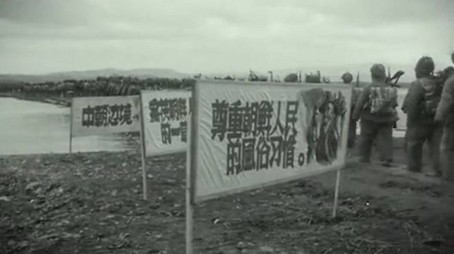 1950년 10월 19일 압록강을 건너는 중국군