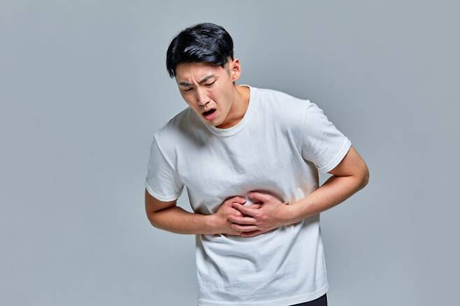. 쉽게 지나치면 안 되는 위장장애 증상에는 어떤 것이 있는지 알아본다. [사진=게티이미지뱅크]