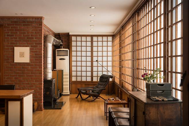김수근이 누나와 매형을 위해 설계한 마지막 주택 작품인 서울 명륜동의 ‘고석 공간’(박고석 화백의 집이자 작업실). 사진 박기호. 오픈하우스서울 제공.
