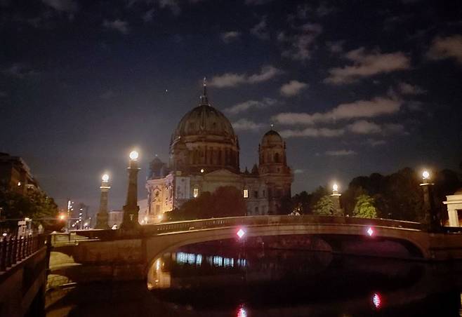 늦은 밤 불 꺼진 베를린 대성당의 모습. ⓒ시사IN 이오성