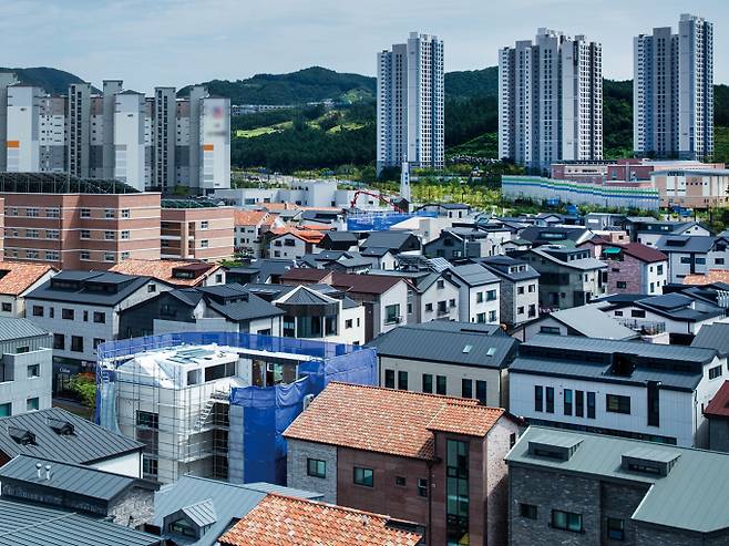 국토교통부가 신축빌라 등의 감정평가에서 비교 사례 선정 등 세부사항을 감정평가서에 필수 기재하도록 하는 '감정평가에 관한 규칙' 일부 개정안을 입법·행정예고했다. /사진=이미지투데이