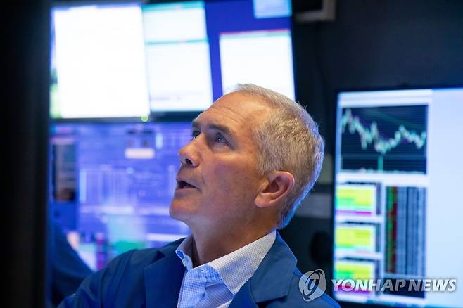 NYSE 입회장에 트레이더의 모습 [연합뉴스 자료사진]