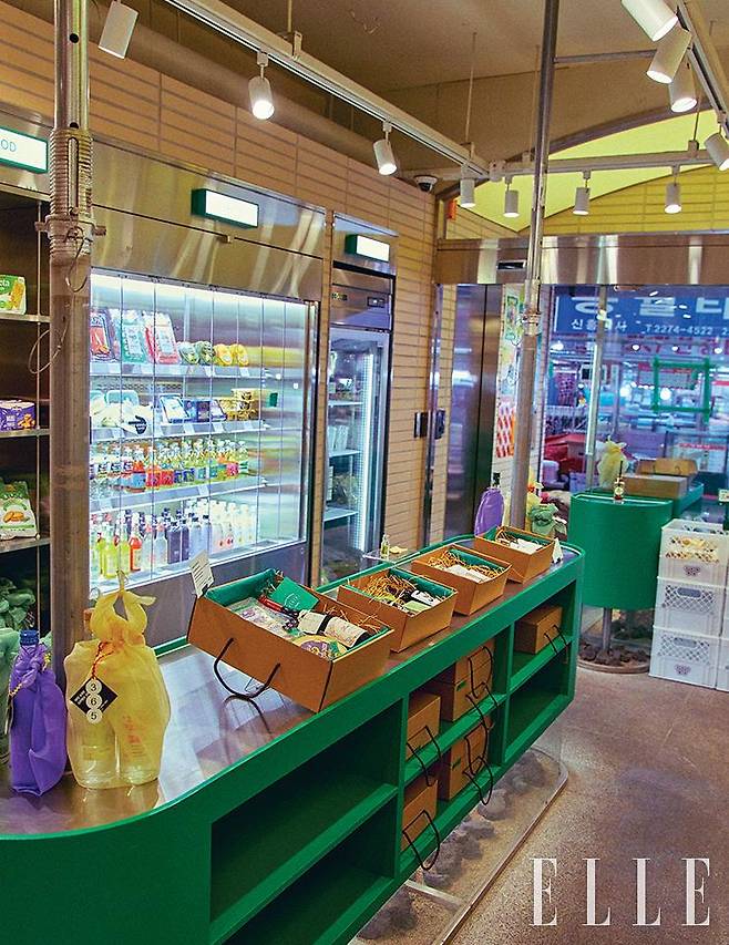 365일장 내부. 좋은 품질의 로컬 브랜드 상품을 판매 중이다.