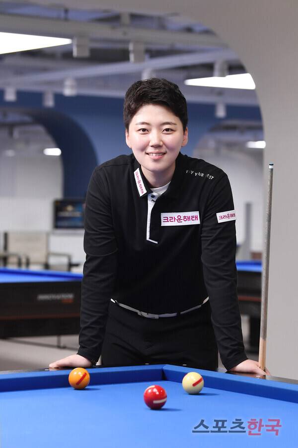 프로당구 선수 백민주가 스포츠한국과의 인터뷰에서 포즈를 취하고 있다. ⓒ이혜영 기자 lhy@hankooki.com