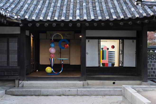 시선, 비전의예술가-빠키 설치장면 <사진제공=슬리퍼스써밋>