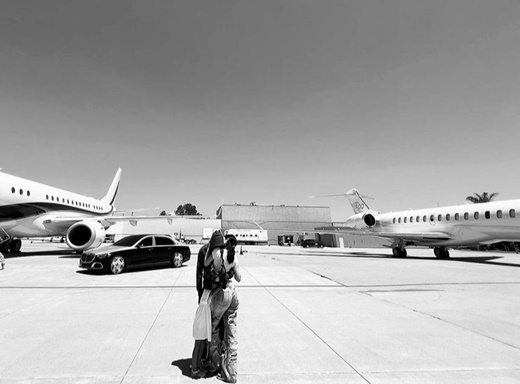 Planes dedicated to the youngest billionaire, Ely Caitlyn Jenner, 25, are drawing attention.In the latest episode of the United States of America, the inside of the exclusive Planes of Ely Caitlyn Jenner was revealed.Caitlyn Jenners older sister, Kendall Caitlyn Jenner, borrowed Planes for a trip with friends Hely Bieber and Justin Skye, and ordered menus such as salads and cocktails for meals.The cocktail menu included strawberry margaritas, rich vodka, rose champagne and vodka cranberries made from Kendalls tequila brand 818.He bought Global Express Jet aircraft in 2020 for $72.8 million ( 105 billion).At 8 feet wide and 59.6 feet long, the impressive airliner is custom-built with beige seats bearing the initials KJ and colored lights across the ceiling that can be programmed to glow in different colors.It also features several rooms, including an entertainment suite, master suite, two bathrooms, a gallery, crew rest area, closet, and many storage rooms.Meanwhile, earlier this year, Caitlyn Jenners private jet flew about 64km from Camarillo, California, to Van Nuys - a flight time of three minutes and a drive of about 40 minutes.He was recently found to have made several flights of less than 15 minutes.The environmental group has raised criticism that the greenhouse gases emitted by Jet aircraft destroy the environment and accelerate warming.United States of America netizens responded to the question, No matter how much money you have, it does not make sense to move 40 minutes by car to Jet aircraft.