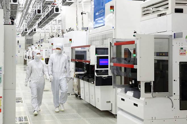 삼성전자 반도체 제조 라인 모습. [삼성전자 제공]