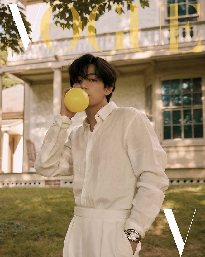 방탄소년단 뷔 표지 '보그코리아' 日최대 서점 츠타야 장식..서점도 품절행렬