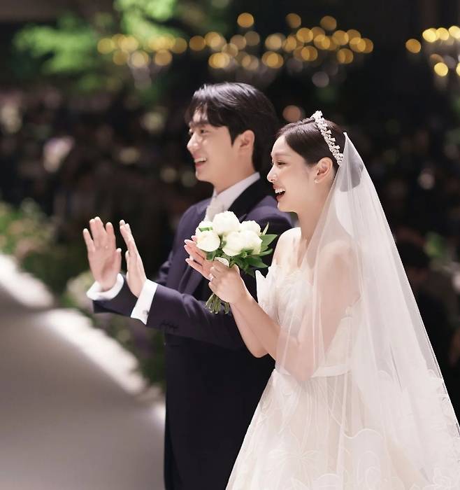 Former figure skater Kim Yuna, Forestella member Ko Woo-rims movie-like two-shot was unveiled.Kim Yuna posted several photos to her Instagram on October 23, along with a praying hand and heart emoji.The photo shows Kim Yuna Ko Woo-rim wearing a Wedding Dress and a tuxedo. A beautiful atmosphere captures the eye like a scene in a movie.Kim Yuna said through the Instagram, I met a good person and promised the future, so I posted a beautiful wedding ceremony in the blessing of many people yesterday. I sincerely thank all those who congratulated me.And I would like to express my gratitude to many people who helped me in the preparation process. I will do my best to live well as I am so blessed. Following her marriage testimony, Kim Yuna shared her happy new brides heart with several photos taken with her husband Ko Woo-rim.On the other hand, Kim Yuna Ko Woo-rim married Wedding ceremony at Seoul Shilla Hotel on the afternoon of the 22nd.The two, who are five years older than each other, first met on the occasion of the 2018 All That Skate Ice Show celebration stage and developed into a lover, becoming a couple after three years of dating.On this day, the Wedding ceremony society was performed by comedian Shin Dong-yeop, and the celebration was called by Forestella members including Ko Woo-rim.In particular, the members of Forestella sang In Un ⁇ altra Vita as a celebration song.In Un ⁇ altra Vita is a song selected by Forestella in the first leg of the final when she won JTBCs Phantom Singer 2 in 2017.Kim Yuna Ko Woo-rim is also a meaningful song for the couple because Forestella set the stage for In Un ⁇ altra Vita during the All That Skate Ice Show in 2018 when the two met for the first time.Kim Yuna Ko Woo-rims gift for the guests is a set of Christian Dior beauty cosmetics worth 200,000 won, which is said to be packed with pouch lotion serum cream.On the same day, Kim Yunas Wedding Dress was known as the Lebanese designer Elisabes 2023 spring collection, and the second dress was known as the Israeli brand Chana Marus.Kim Yuna Ko Woo-rims newly-married house is Mark Hills, a luxury villa located in Seoul Heukseok-dong.Located on the riverside hill between the Hangang Bridge and the Yeongdae Bridge, this villa has a panoramic view of the Han River. It consists of 74 pyeong in all 18 generations and has 4 rooms and 3 toilets.