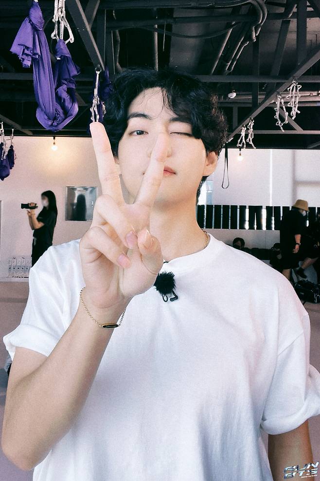 방탄소년단 뷔, 모든 순간이 인생샷..'감동 피지컬'