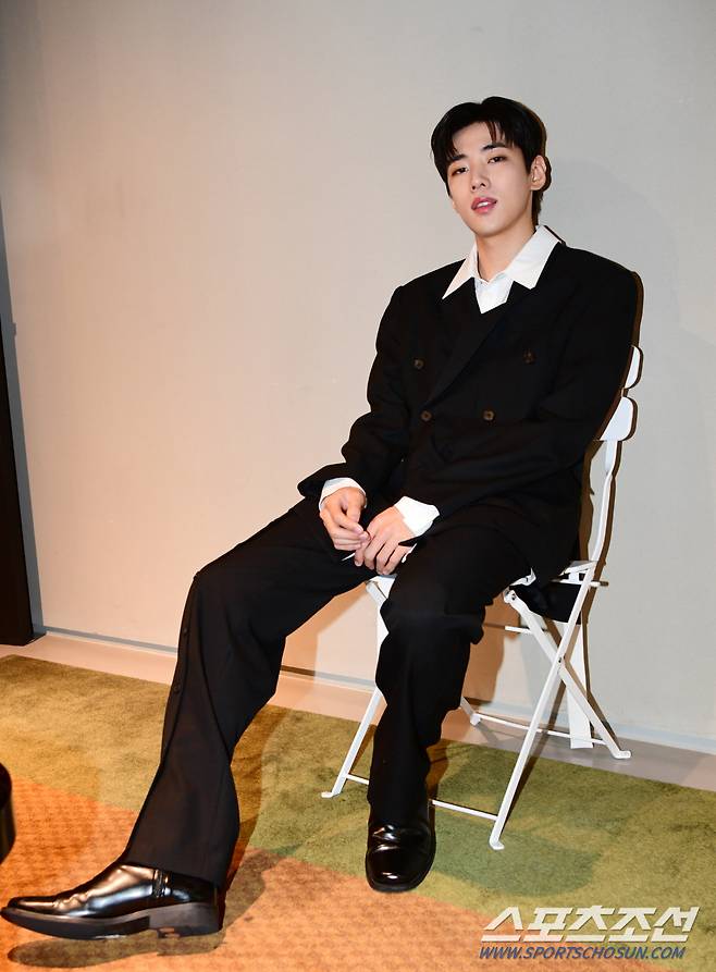 .제1회 청룡시리즈어워즈에서 티르티르 인기상을 수상한 배우 박재찬이 23일 논현동의 한 스튜디오에서 본지와의 인터뷰 시간을 갖고 있다.

논현동=최문영 기자 deer@sportschosun.com/2022.08.23/