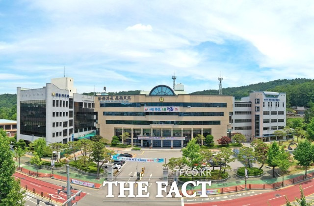 이학수 시장은 “행락철 관광객이 많이 찾는 내장산과 빛 축제가 열리고 있는 정읍천 인근 음식점과 숙박업소 등을 대상으로 사전 위생점검을 철저히 해 영업자와 종사자들이 쾌적한 환경에서 손님을 맞이할 수 있도록 해 달라”고 주문했다. / 정읍시 제공