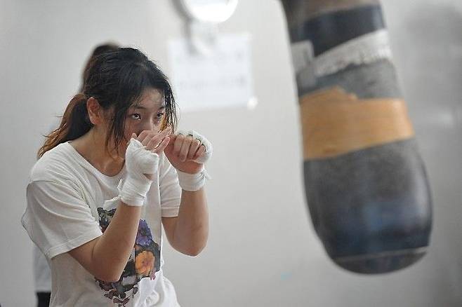 머리카락을 자르고 링 위에 올라 흠씬 두들겨 맞는 시합, 그 어떤 승리보다 뜨거운 카타르시스ⓒ