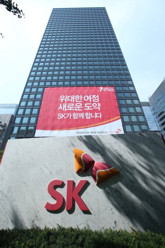 구도심 중 가장 높은 서울 종로구 SK서린빌딩은 높이가 160.2m다. 서울시는 이 정도 높이의 빌딩 신축을 허용하는 방식으로 높이 규제를 완화할 계획이다. 중앙포토