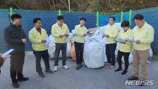 [인천=뉴시스] 이루비 기자 = 인천시의회 건설교통위원회 소관 사업지 현장 방문. (사진=인천시의회 제공) 2022.10.24. photo@newsis.com *재판매 및 DB 금지