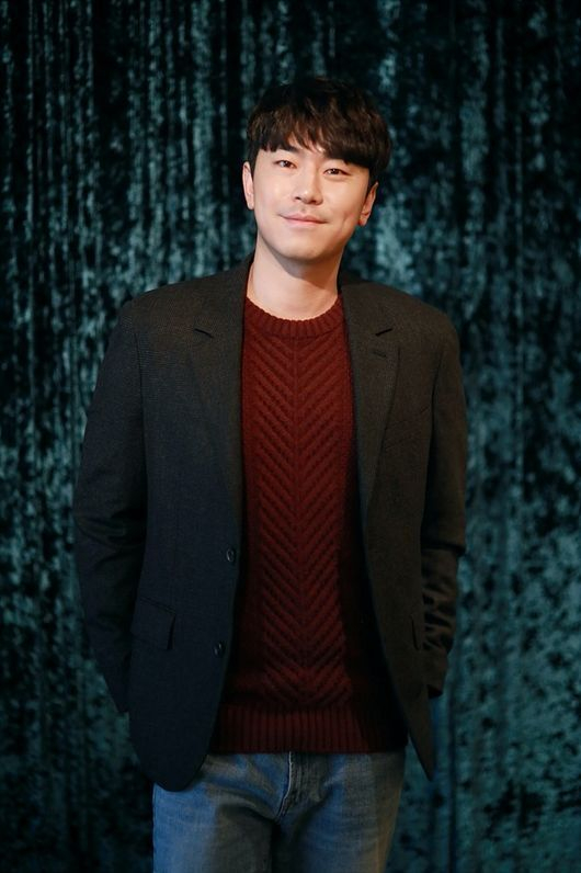 An entertainment official told Enter News on the 25th, Lee Si-eon recently left overseas to meet Kian84, who left for South America.Around the World in 80 Days is a new travel art created by Kim Ji-woo PD, who directed I live alone in the past, with Kian84.It was designed to give Kian84 a new inspiration and challenge the worlds diverse cultures and colorful sights that are not easily accessible.I wonder what kind of synergy Kian84 will have with Lee Si-eon during his first Around the World in 80 Days of life, when he left for South America, about 30 hours away from the world, with only one bag.Around the World in 80 Days is scheduled to air in the second half of the year.