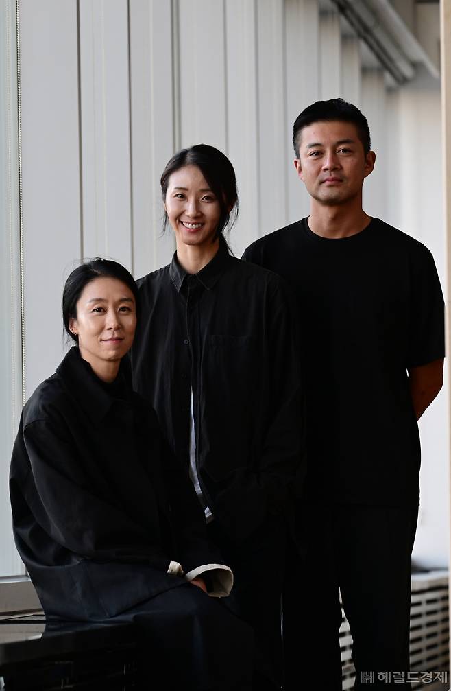 국립무용단 ‘2022 무용극 호동’ 안무가 정소연·송지영·송설(왼쪽부터). 박해묵 기자