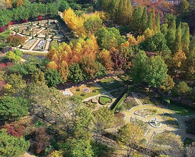 [익산=뉴시스] 강명수 기자 =원광대학교는 한국산림복지진흥원에서 주관하는 2023년도 녹색자금 공모사업을 통해 캠퍼스 내에 무장애나눔길을 조성한다고 26일 밝혔다. 사진 원광대 자연식물원. (사진 =원광대학교 제공) 2022.10.26. photo@newsis.com *재판매 및 DB 금지