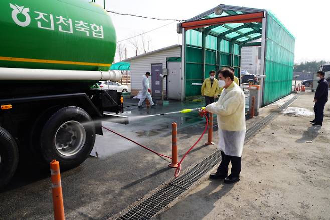 방역활동. 진천군 제공