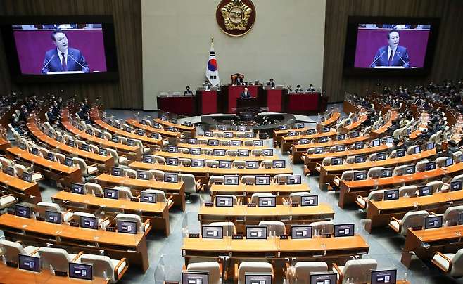 윤석열 대통령이 10월25일 국회 본회의장에서 시정연설을 하고 있다. 더불어민주당 의원들은 참석하지 않았다. ⓒ국회사진취재단