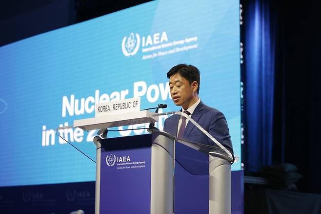 오태석 과학기술정보통신부 제1차관이 26일(현지시간) 국제원자력기구(IAEA)가 미국 워싱턴D.C. 컨벤션센터에서 개최한 ‘제5차 21세기 원자력 각료회의’에 참석해 국가 성명을 발표하고 있다. 과기정통부 제공