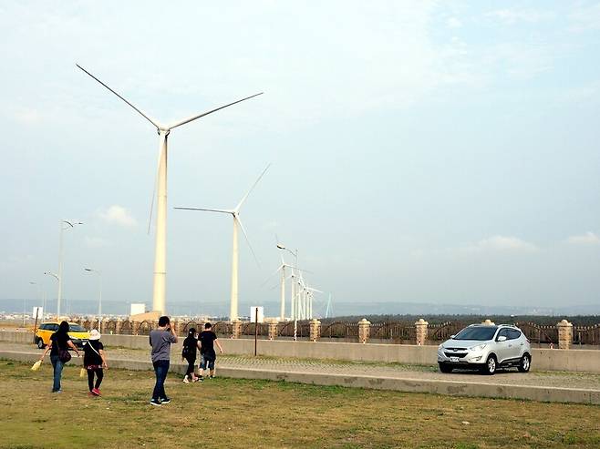 2018년 4월 30일 대만 경제부는 7개의 외국 기업과 총 11개의 해상풍력 발전소를 건설하기로 계약을 체결했다. EPA/연합뉴스