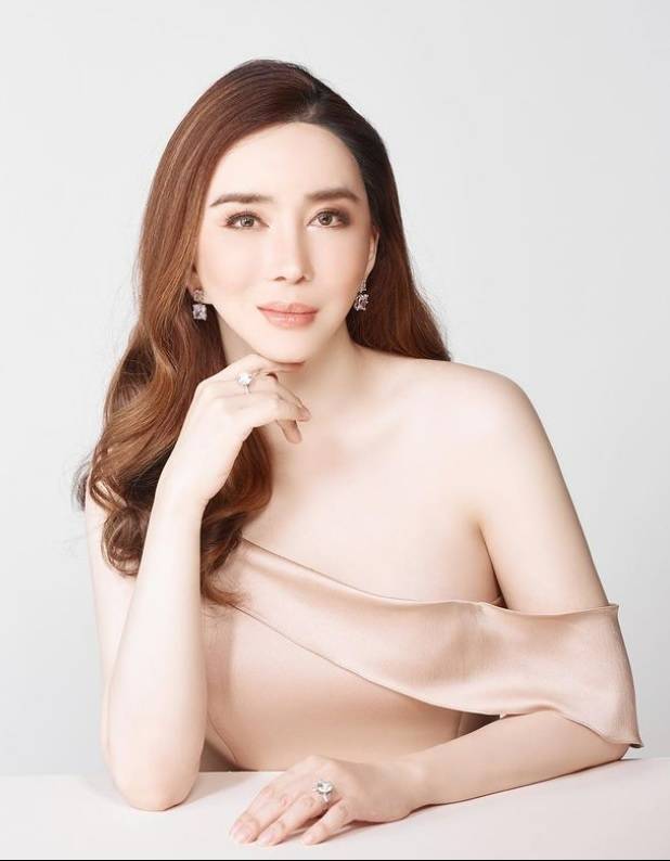 [서울=뉴시스] 태국 유명 미디어 그룹의 CEO인 앤 짜끄라퐁 짜끄라쭈타팁(사진)이 미스 유니버스 조직위원회를 283억원에 인수했다고 미국 CNN이 27일(현지시간) 보도했다. (사진출처: 인스타그램 캡처) 2022.10.28.  *재판매 및 DB 금지