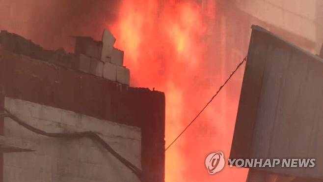 창고 화재 [연합뉴스TV 제공]