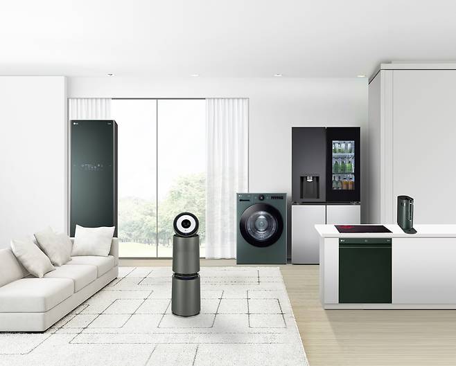 LG전자 렌탈/케어십의 대표 제품들. 고급스럽고 깔끔한 분위기가 느껴진다.&nbsp;