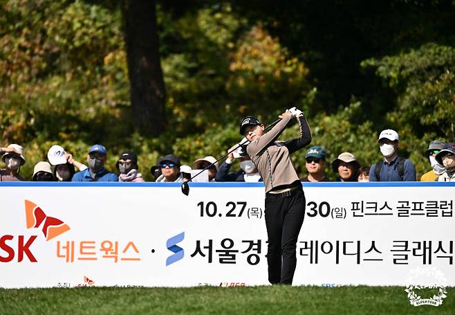 이소미가 1번홀에서 티샷을 하고 있다. (사진=KLPGA)