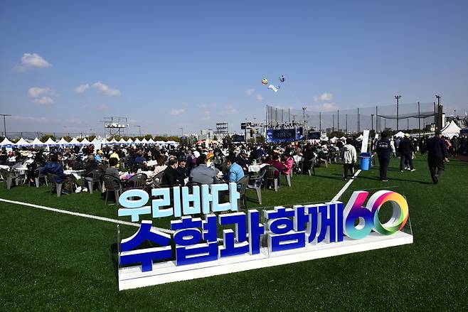 서울 노량진수산시장 인근 야외 운동장에 마련된 수산대축제 행사장. 사진 제공 : 수협