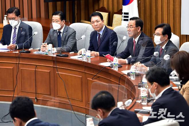 국민의힘 주호영 원내대표가 28일 서울 여의도 국회에서 열린 국정감사 후속조치 점검회의에서 모두발언을 하고 있다. 윤창원 기자