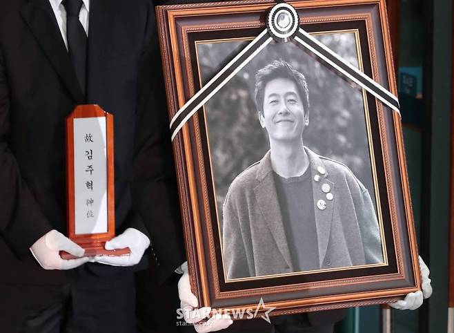 故 배우 김주혁 발인식이 2일 오전 서울 송파구 풍납동 아산병원 장례식장에서 진행되고 있다. /사진=김창현 기자 chmt@