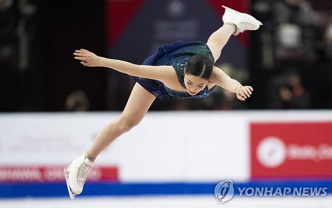 연기 펼치는 유영 [AP=연합뉴스]