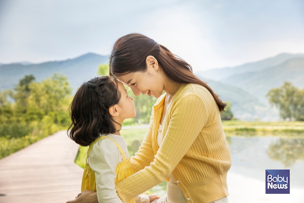 중요한 것은 대화가 즐거워야 한다. 그럼 대화를 계속하고 싶고, 대화의 양은 저절로 늘어나는 법이다. ⓒ베이비뉴스