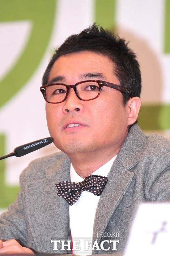 일부 유튜버들이 '사생활 가짜 뉴스'를 만는 이유는 주목을 끌어 구독자 수를 확보하려는 돈벌이 수단에 불과하다.대체로 제목이 황당하고 쇼킹할수록 걸려들기 십상이다. /더팩트 DB