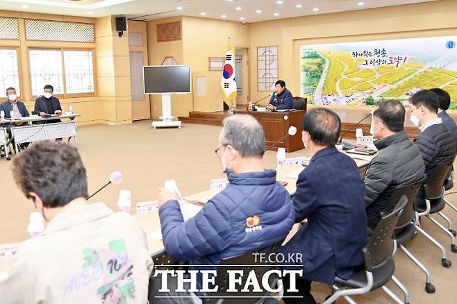 청송군축제위원회가 31일 긴급 회의를 갖고 '이태원 참사' 관련 '청송사과축제'을 국가애도기간 이후로 연기 개최키로 결정했다/청송군 제공