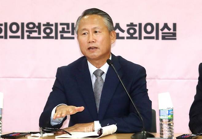 31일 국회 의원회관에서 국민의힘 북핵위기대응특별위원회가 주최한 '북 핵공격 가시화, 두고만 볼 수 없습니다!' 북핵위기대응 세미나에서 박휘락 한선재단 북핵대응연구회장(국민의힘 북핵위기대응특위 위원)이 발제를 하고 있다. ⓒ데일리안 박항구 기자