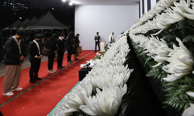 31일 오후 서울 중구 서울광장에 마련된 이태원 사고 사망자 합동분향소. 연합뉴스