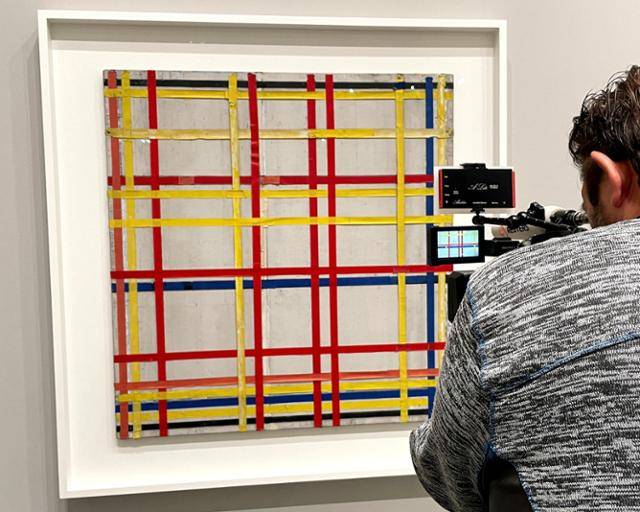 독일 뒤셀도르프 노르트라인베스트팔렌 미술관에 소장된 피에트 몬드리안의 '뉴욕 시티Ⅰ'. 최근 이 미술관 큐레이터인 수전 메이어뷰저는 이 그림이 그간 위아래가 뒤집힌 채 전시돼 왔다고 주장했다. 로이터 연합뉴스