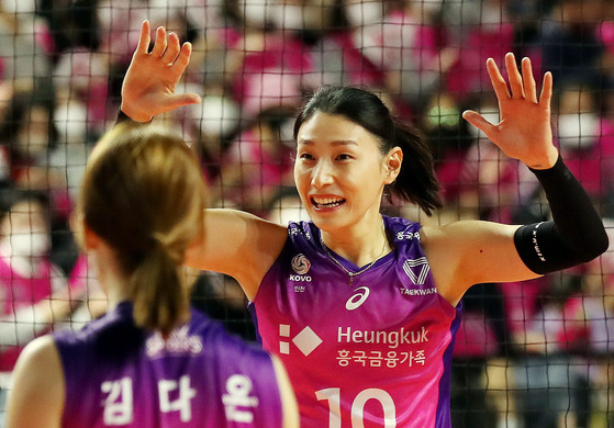 Kim Yeon-koung of the Incheon Pink Spiders celebrate after scoring against Gwangju Pepper Savings Bank AI Peppers on Tuesday at Incheon Samsan World Gymnasium in Incheon. [YONHAP]