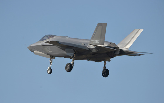 An F-35A stealth fighter from the South Korean Air Force takes off from Cheongju Air Base in North Chungcheong on Monday. [KIM SEONG-TAE]