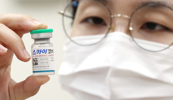 A medical professional holds a vial of SKYCovione vaccine, developed and manufactured by SK bioscience, at a public health center in Incheon [YONHAP]